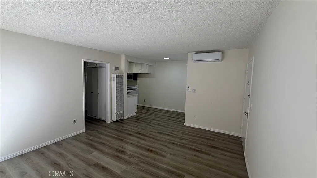2 bed, 700 sqft, $2,500 — Photo 4