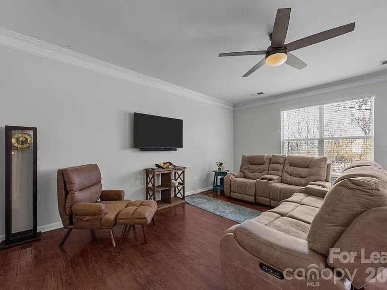 2707 Hunters Moon Ln — Photo 4