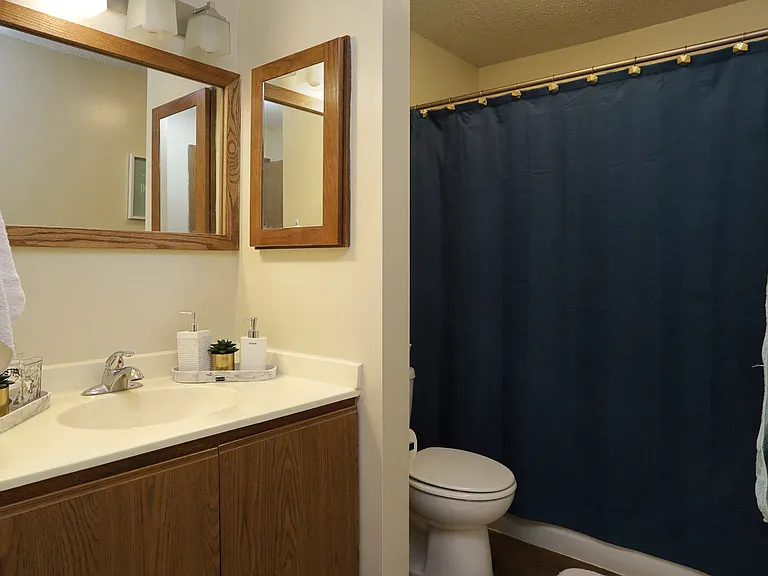 Claremont Apartments — Photo 23