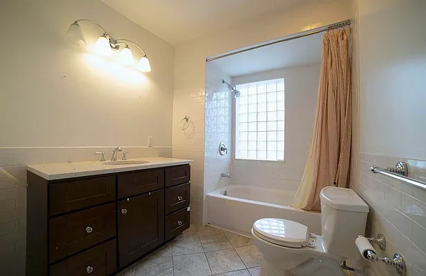 Bathroom, photo 2