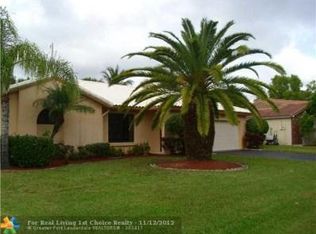 5721 W Waterford Dr, Davie, FL 33331