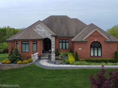 8814 Prestwick Ln, Washington, MI, 48095
