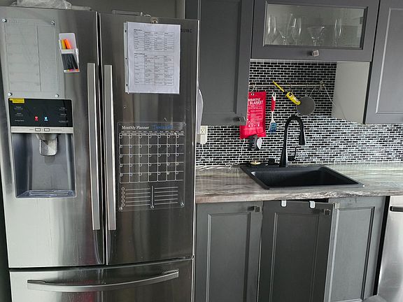 4th image of 2029 Swan St