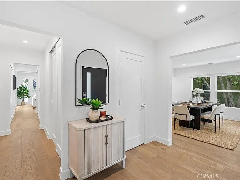 1320 Thayer Ave — Photo 4