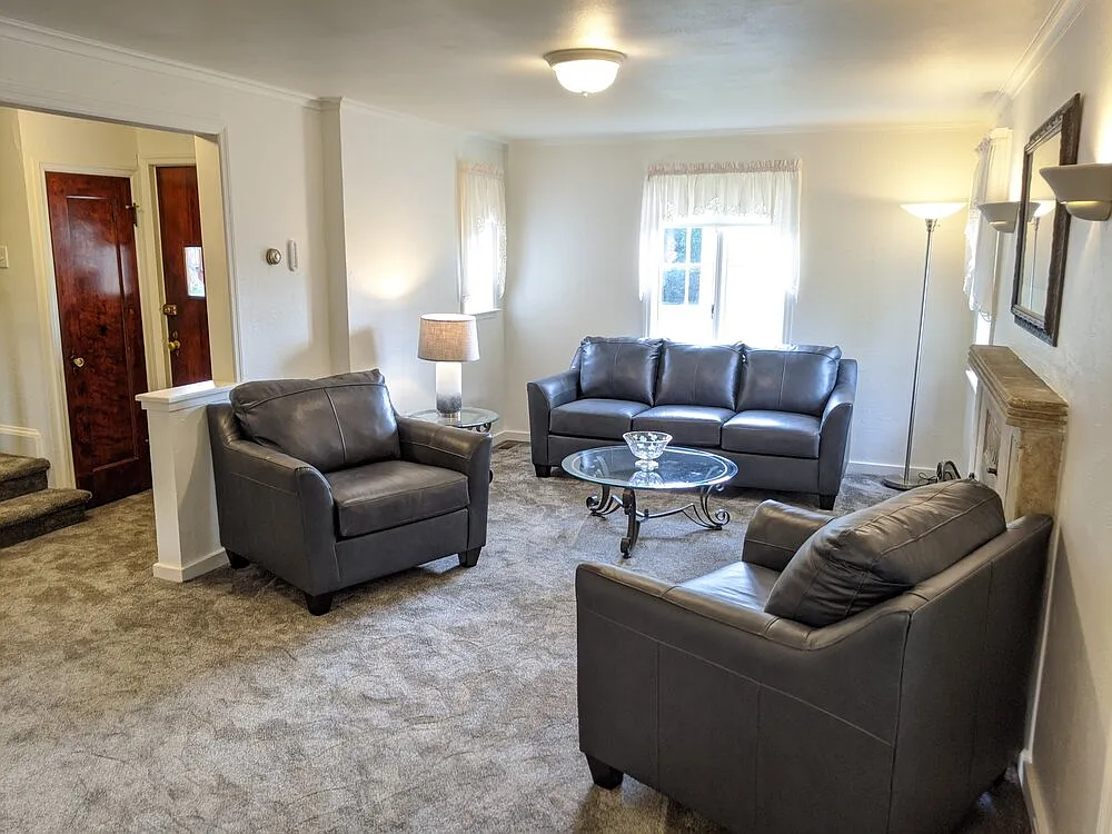 5 bed, 1500 sqft, $840 — Photo 2