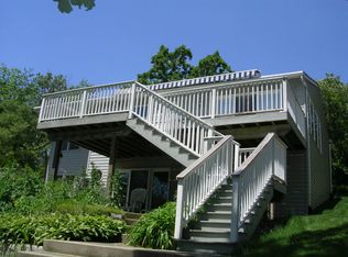 4708 W Lake Shore Dr, Wonder Lake, IL 60097