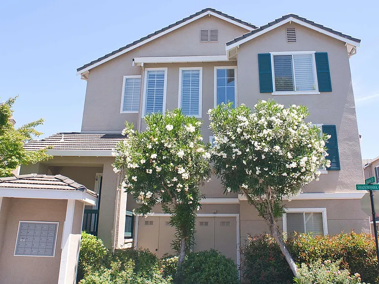 2009 Swan St — Photo 1