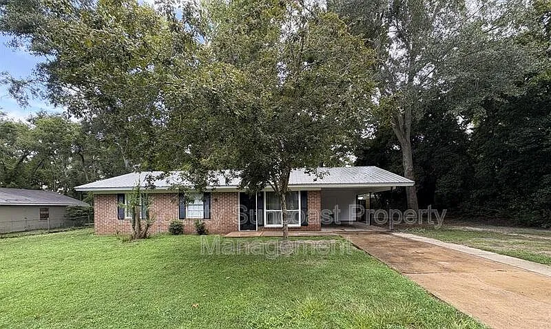 3 bed, 1.5 bath, $1,595 — Photo 2
