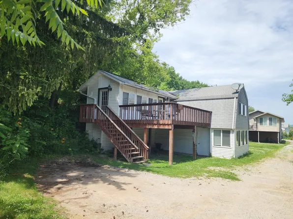 420 Lansing Harpers Rd, Lansing, IA 52151