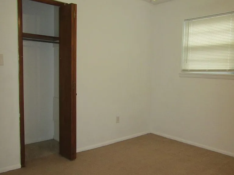 147 NE Dunlop St — Photo 23