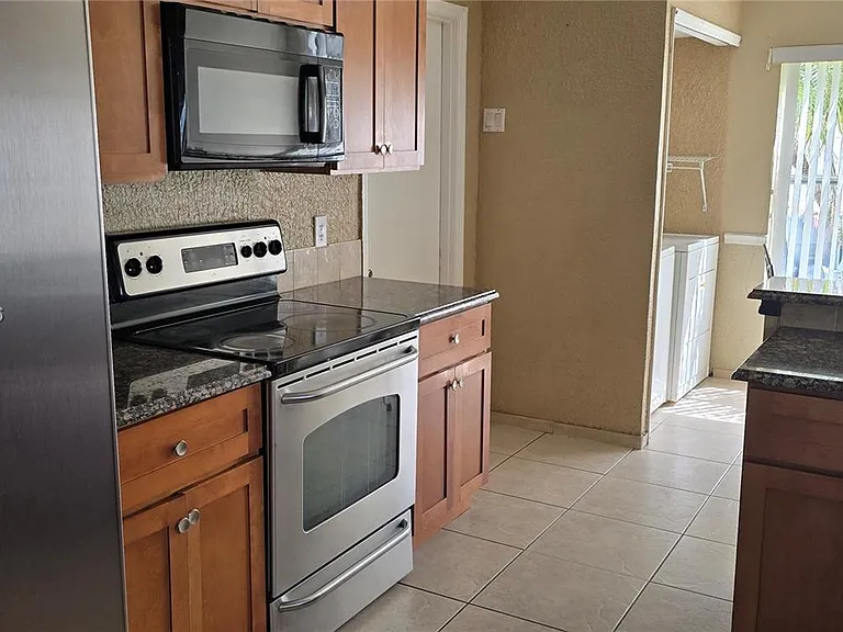 3234 Brewster Dr — Photo 4