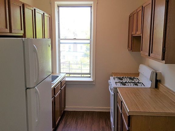 2nd image of 30 Daniel Low Ter APT 3L