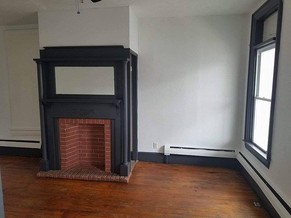 1st image of 638 W Washington St APT 1