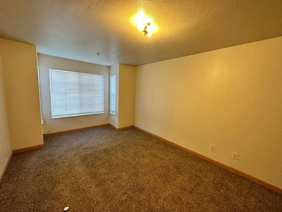 1317 Russell Way