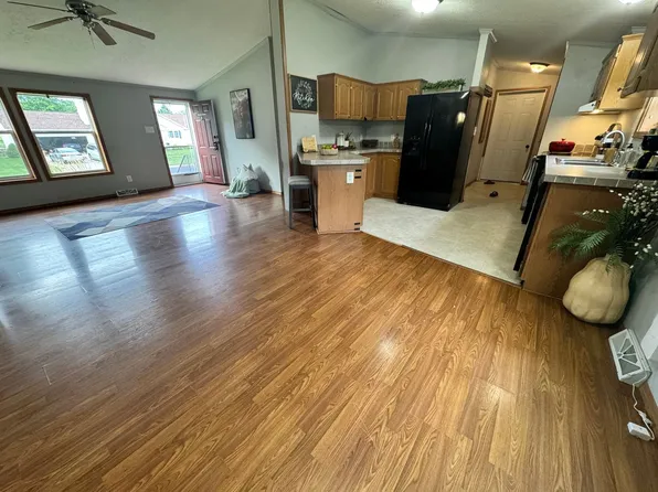 215 Greenbush Dr, Raymond, IA 50667