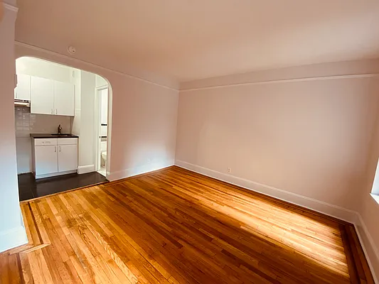 Rented by Metropolis Real Estate of Manhattan | media 11