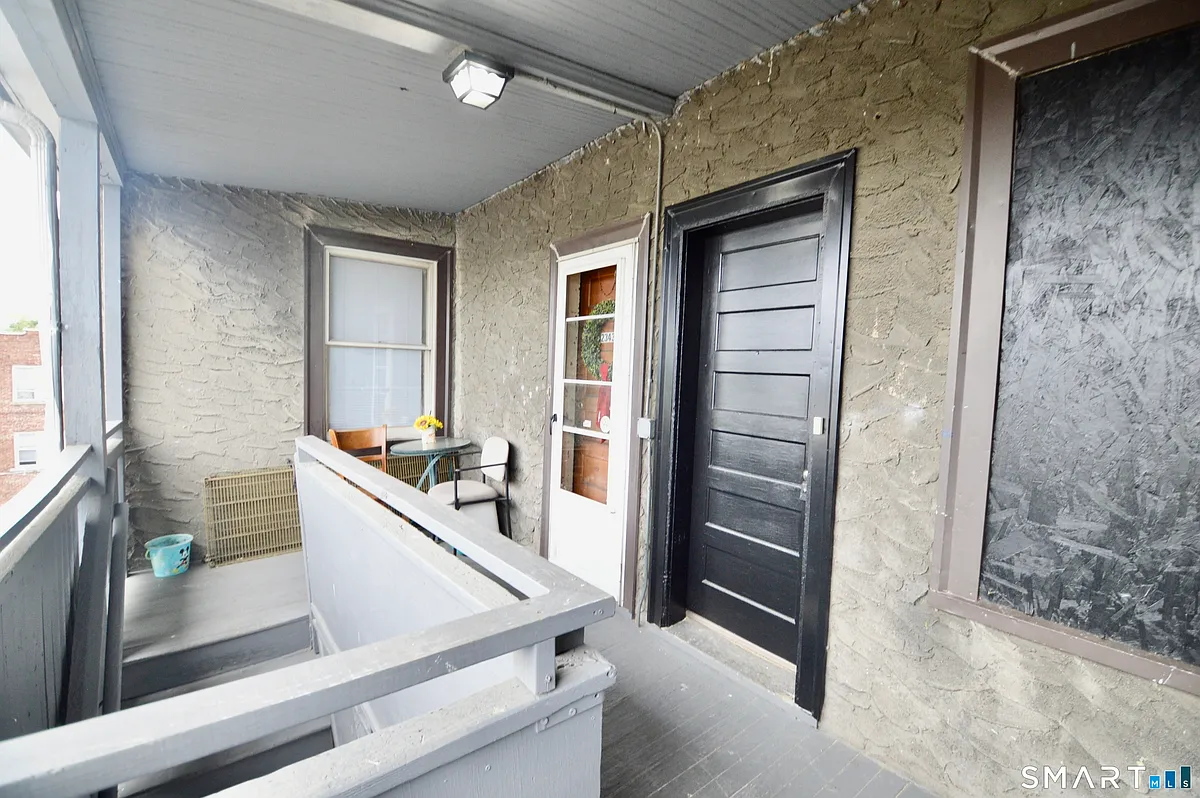 Building Photo - 2343 Barnum Ave #B