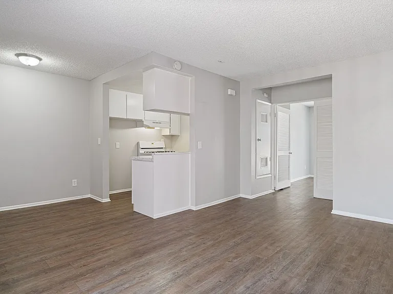 Dresser Complex — Photo 10