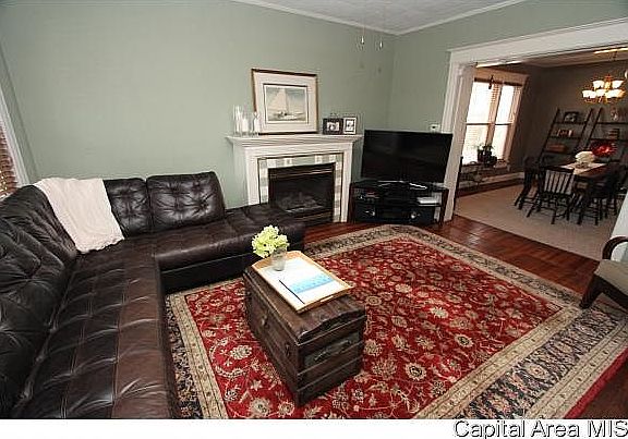 Large Liv Rm with Fireplace
