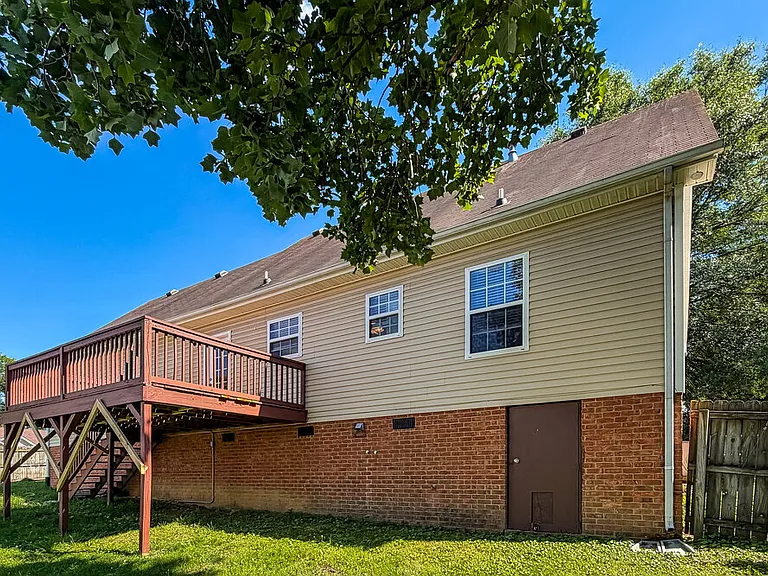 100 Homestead Ln — Photo 18