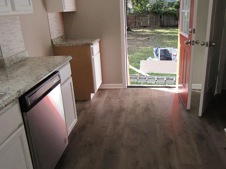 320 Zeller Ave — Photo 6