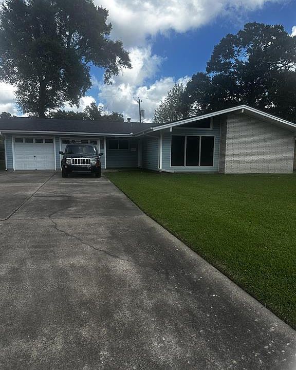 1st image of 3119 Moor Dr