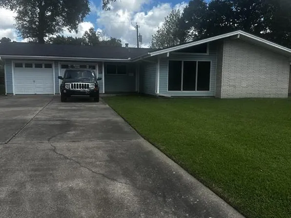 3119 Moor Dr, Nederland, TX 77627