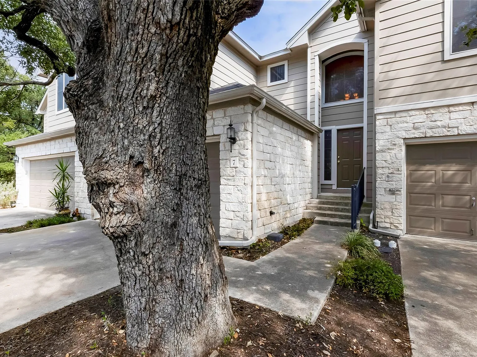 2 bed, 2.5 bath, 1518 sqft, $2,300 — Photo 4