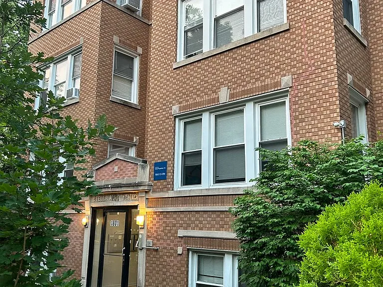 5041 W 18th St #10 — Photo 1