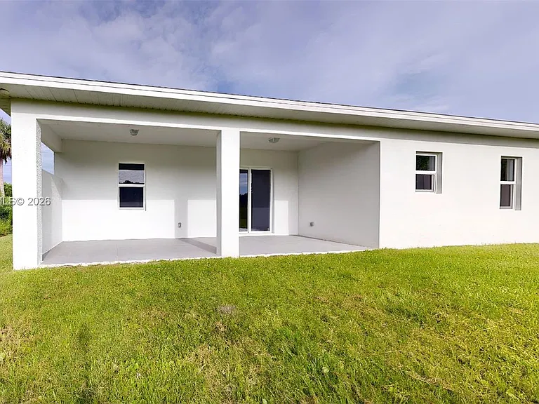 6108 Stratton Rd — Photo 2