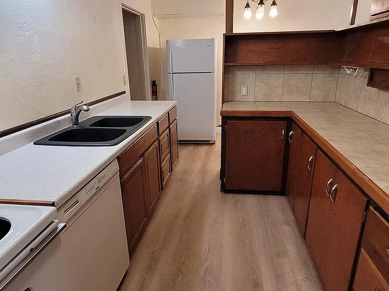 1937 Oregon Ave #2 — Photo 6