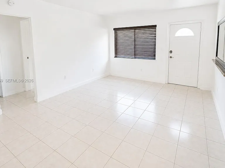 985 SW 10th St #2 — Photo 6