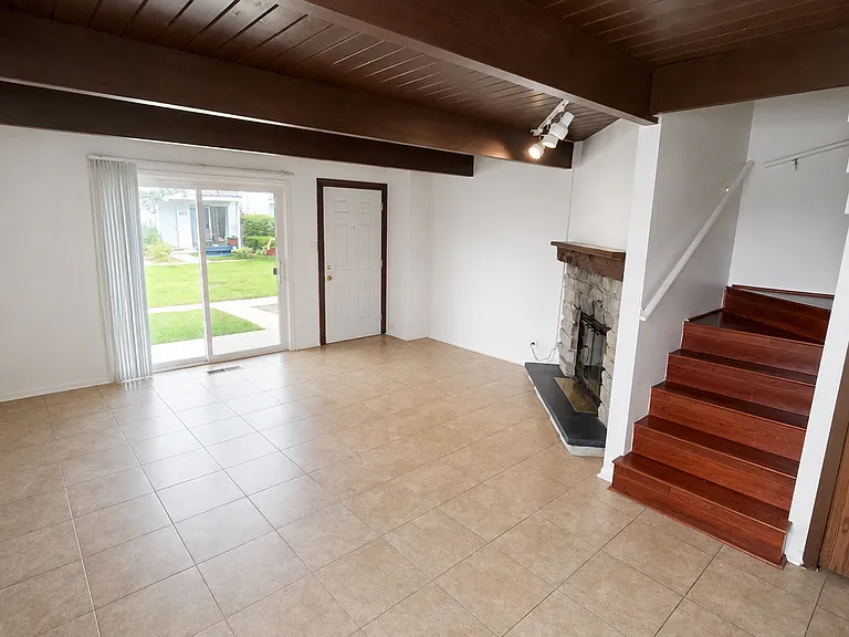 417 Meadow Green Ln — Photo 2