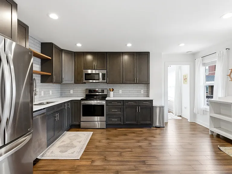 318 Cottage Ct — Photo 4