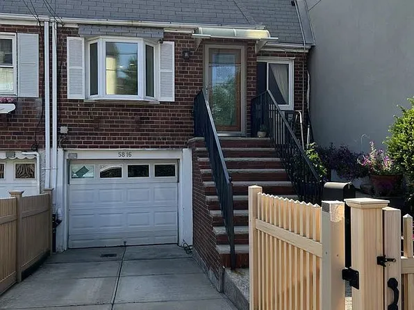 58-16 63rd St, Maspeth, NY 11378