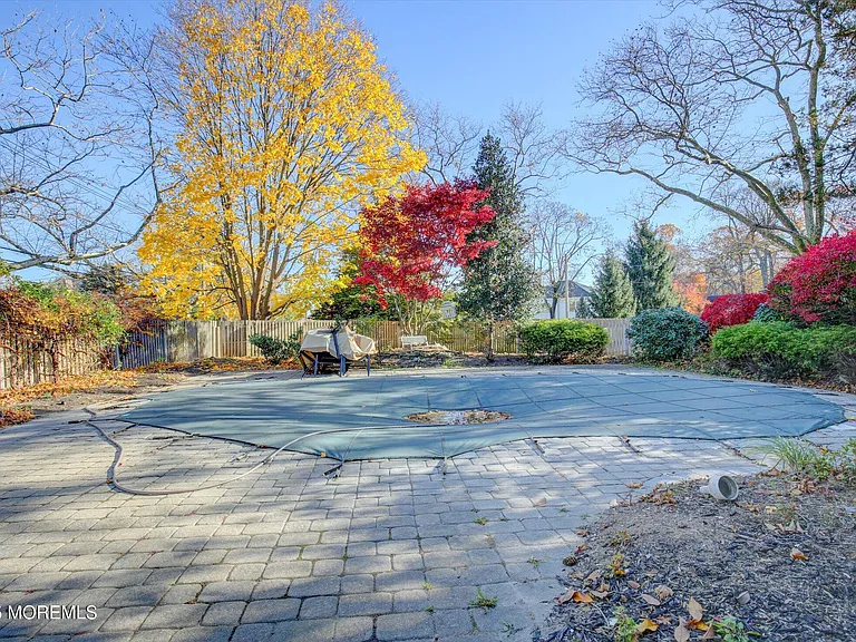 589 Westwood Ave — Photo 27