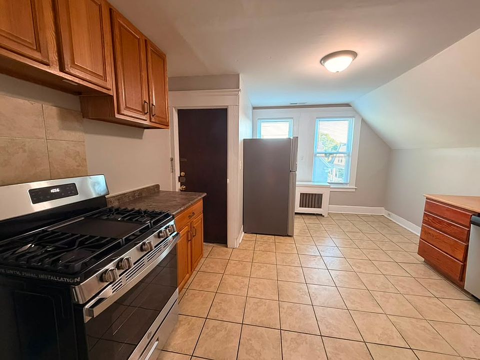 1st image of 64 Stanley St #3B