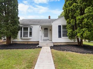 W63N399 Hillcrest AVENUE, Cedarburg, WI 53012