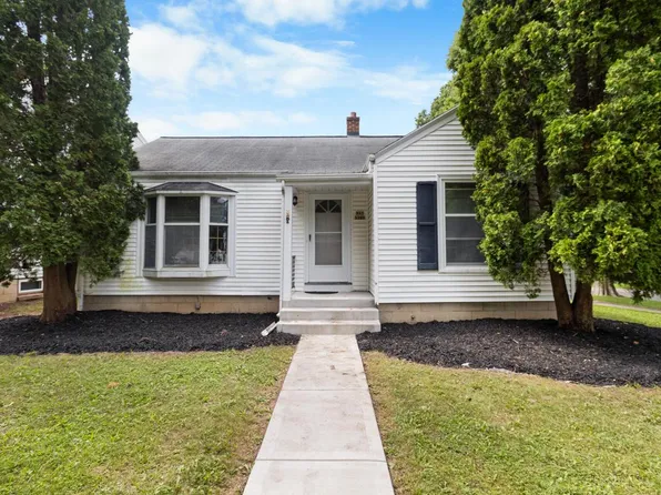 W63N399 Hillcrest AVENUE, Cedarburg, WI 53012