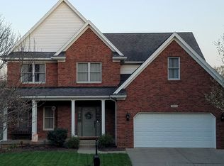 10119 Springhurst Gardens Cir, Louisville, KY 40241