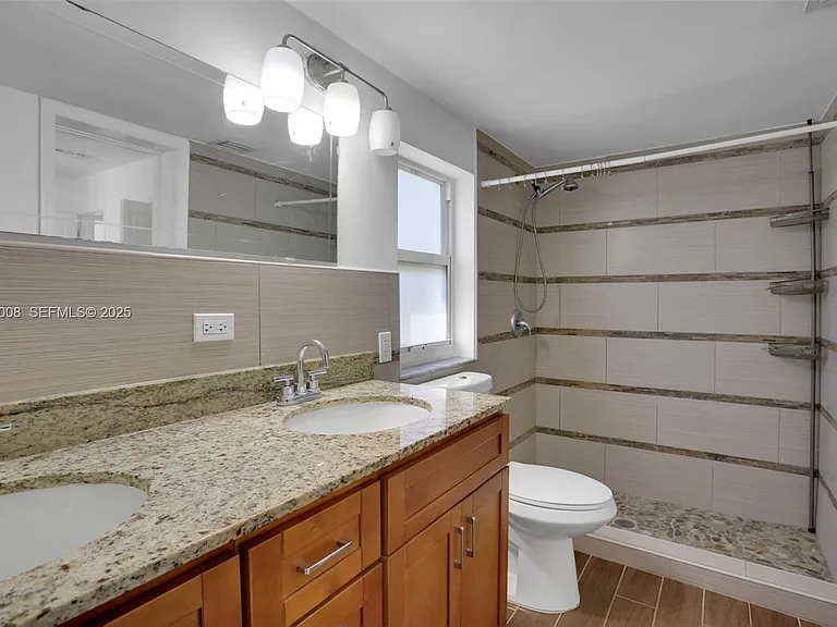 510 N 69th Ave — Photo 16