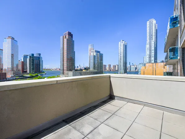 5-49 Borden Avenue 9K image 3 of 14