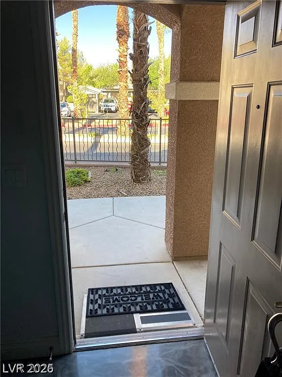 2 bed, 2.0 bath, 892 sqft, $1,495 — Photo 3