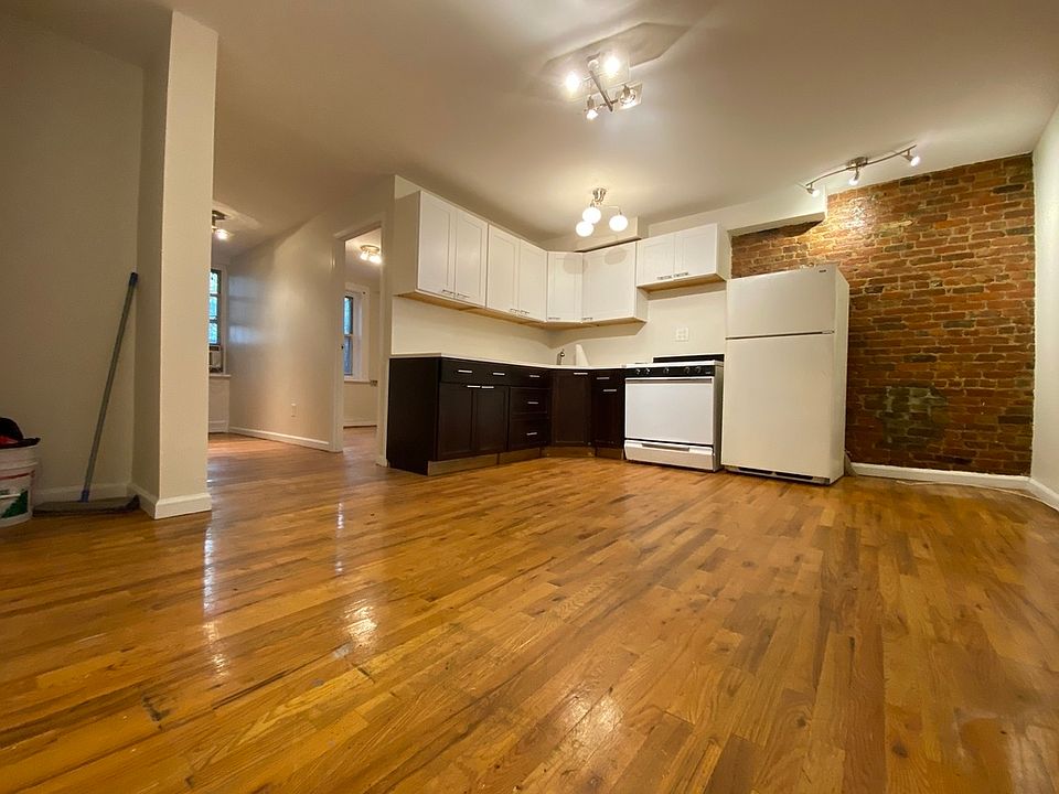 1st image of 913 Bedford Ave