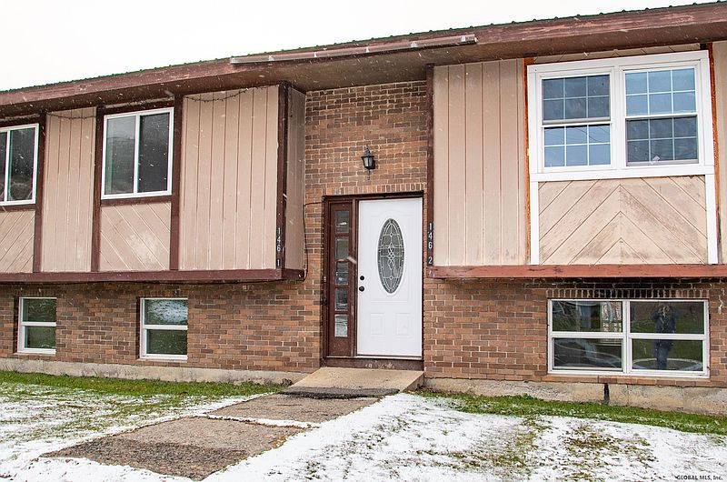 5th image of 146 ROBERT Street
