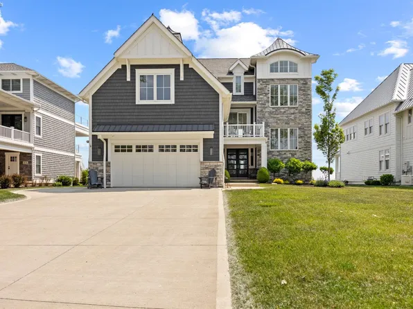 377 Lakewood Dr, Lakeside Marblehead, OH 43440