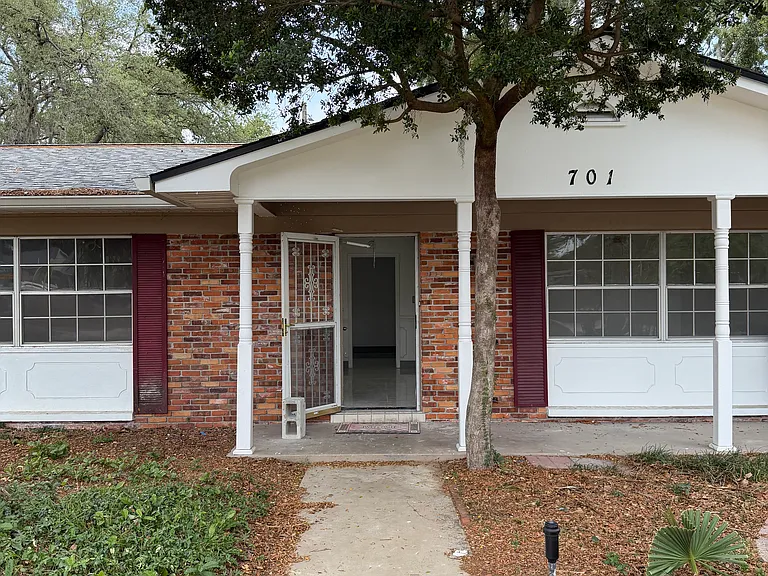 701 Westwood Ln — Photo 12