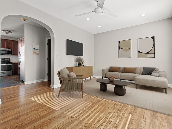 4th image of 7438 N Hermitage Ave APT 1E