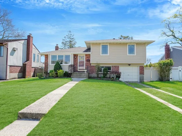 3956 Eve Drive, Seaford, NY 11783