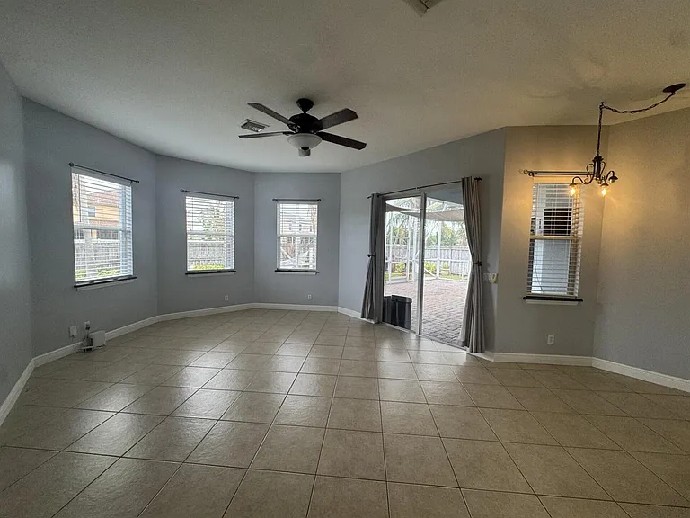 997 SW Hamberland Ave — Photo 11